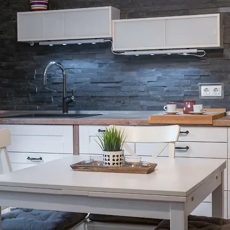 Cute Sunny Kod1 Apartma Ljubljana
